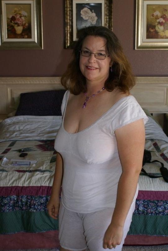 25P Gilf Milf Whore (cleavage mix)