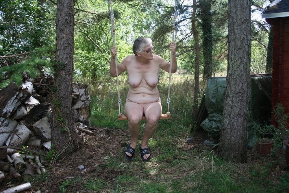 15P Granny with pierced pussy