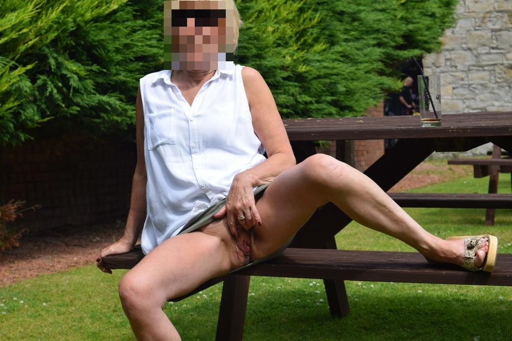 25P Amateur Mature Upskirt