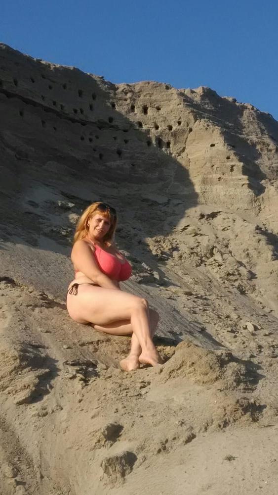 10P Busty Russian Woman 3693