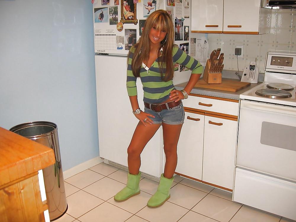 25P Nice non nude girls 03