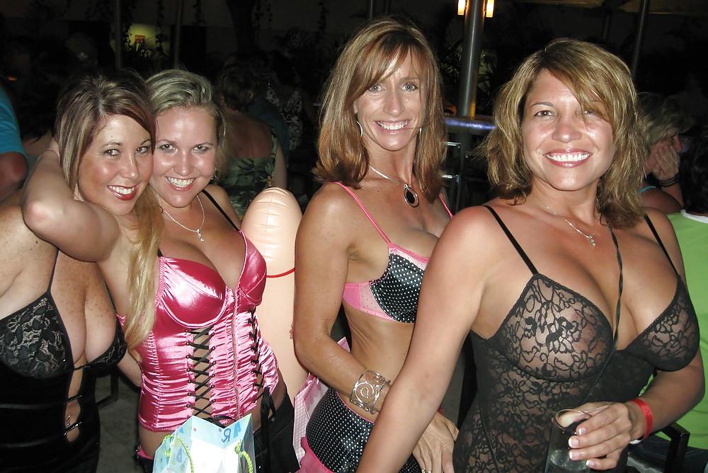 25P Sexy mature ladies 104 (non nude)
