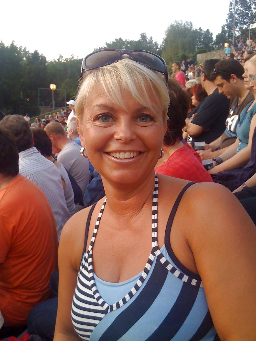 25P Sexy mature ladies 105 (cumfaces)