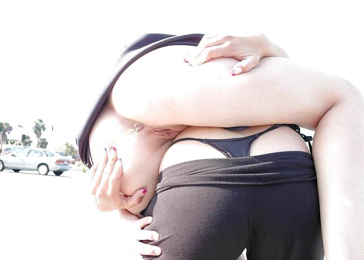 25P Upskirt Being Carried