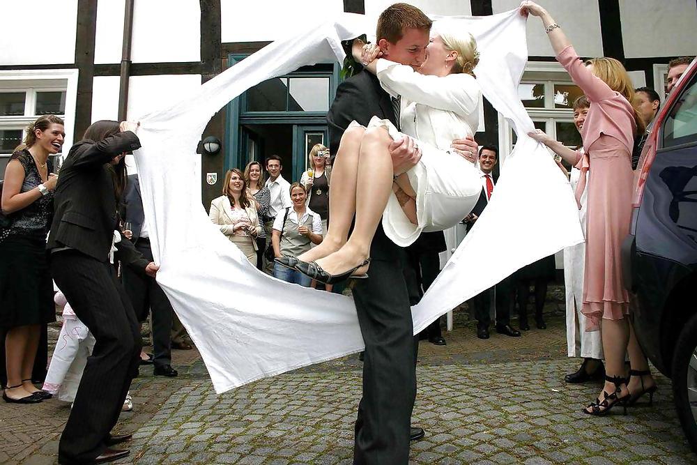 25P Upskirt Being Carried