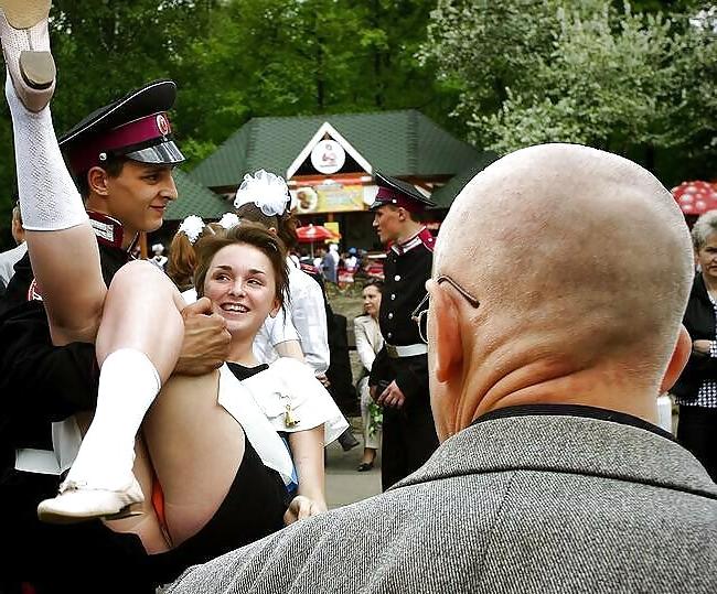 25P Upskirt Being Carried