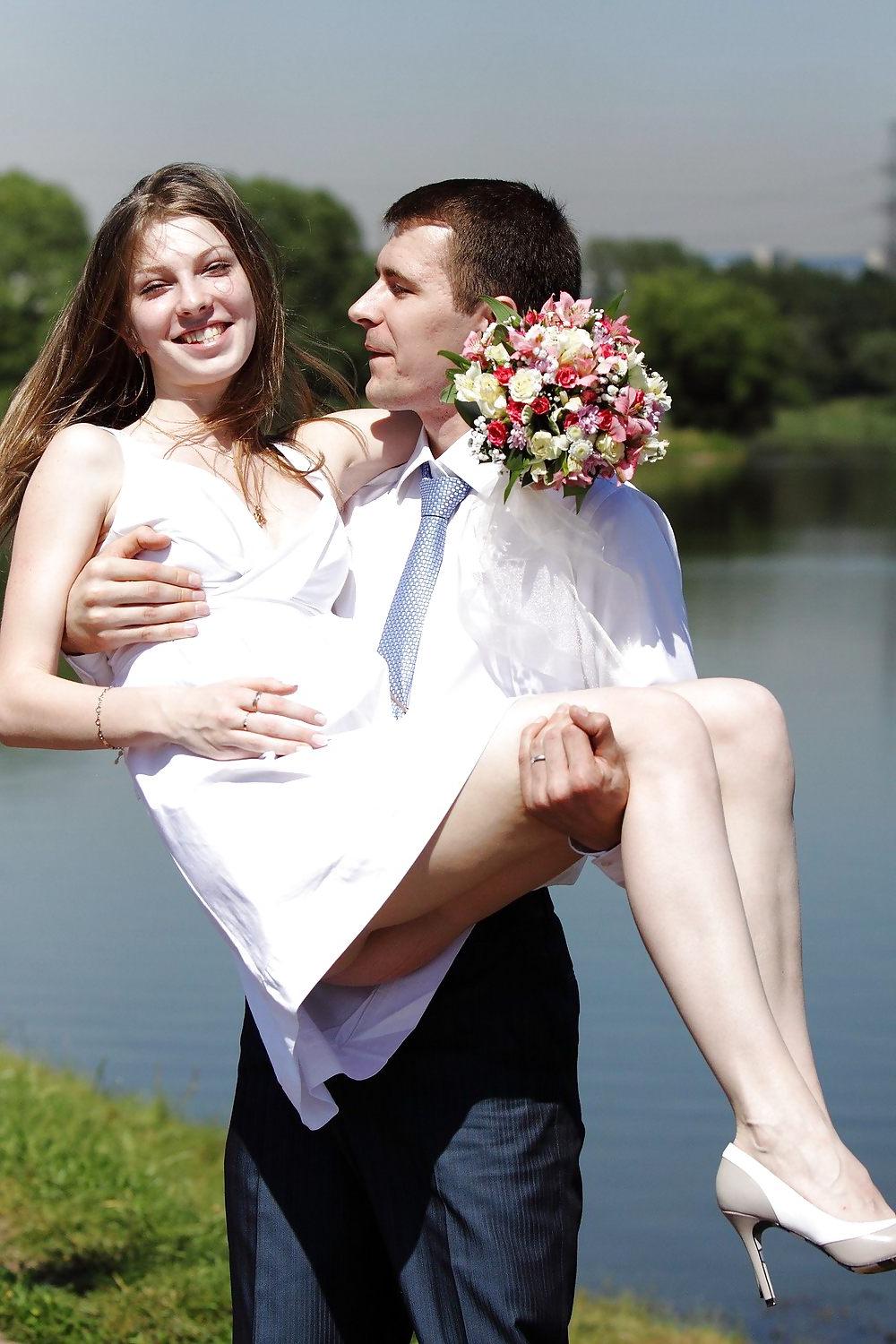 25P Upskirt Being Carried
