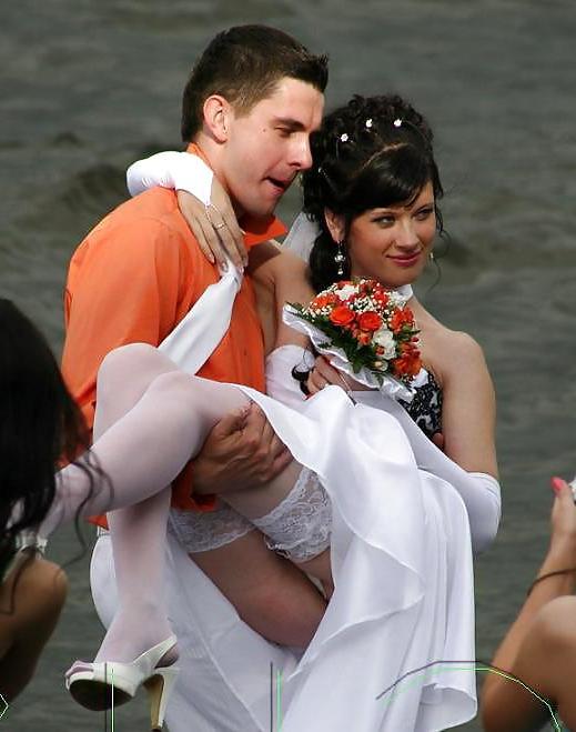 25P Upskirt Being Carried