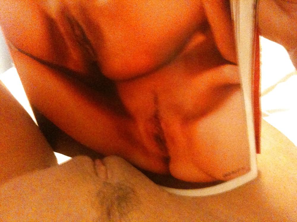 22P Vibrator n porn mags to make me cum