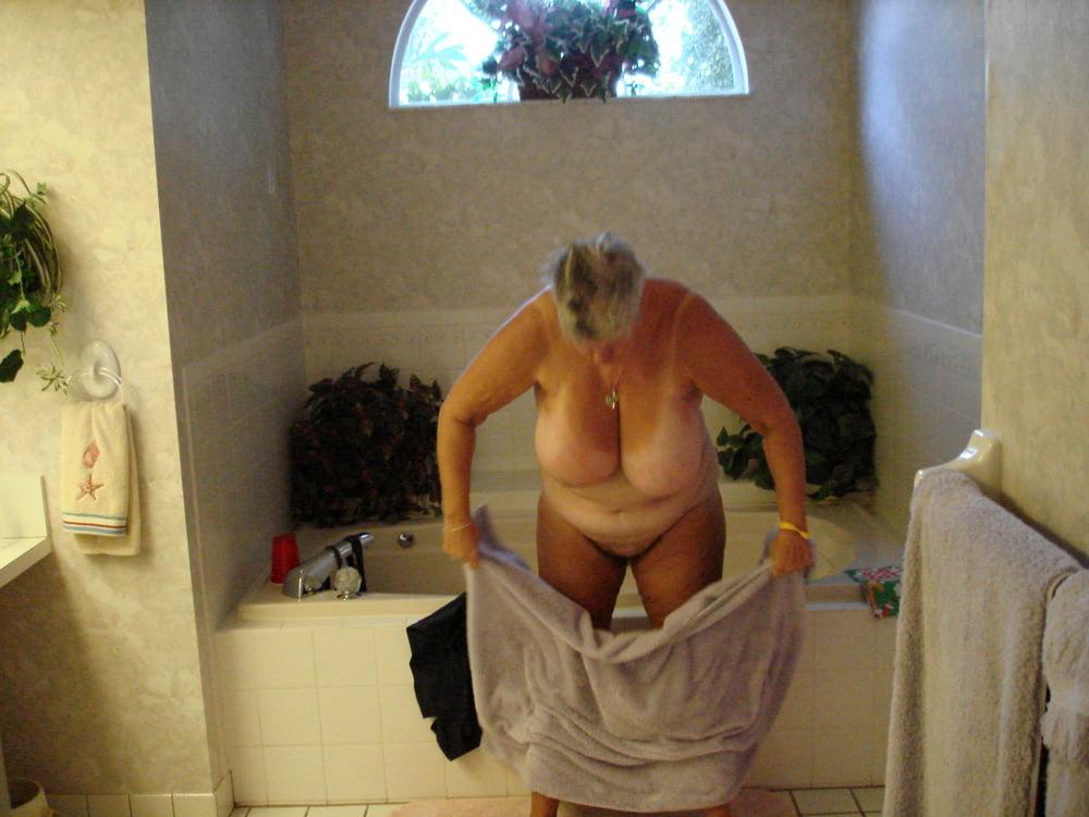25P Amazing Granny Boobs