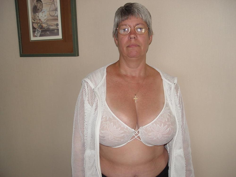 25P Amazing Granny Boobs