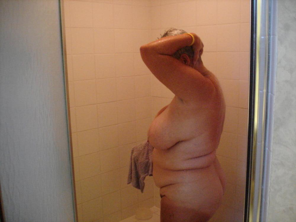 25P Amazing Granny Boobs