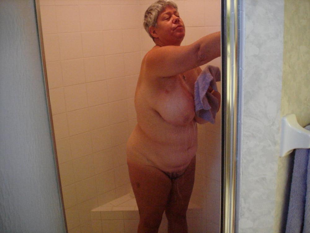 25P Amazing Granny Boobs