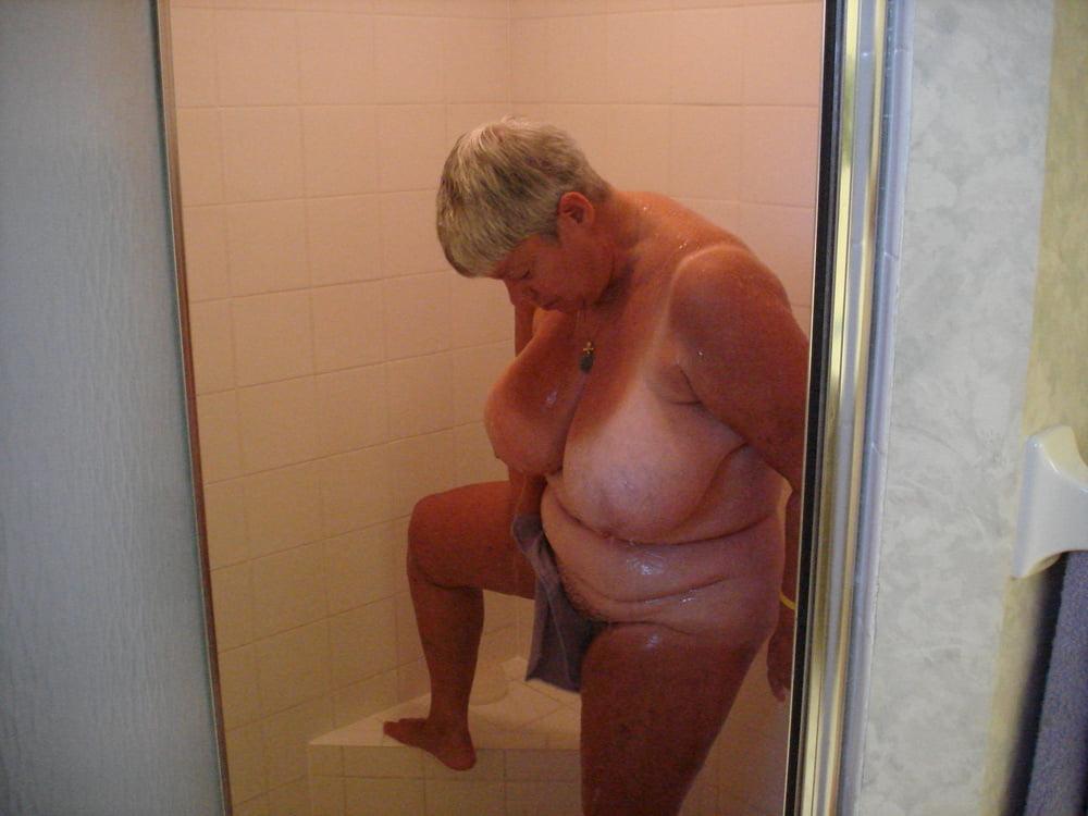 25P Amazing Granny Boobs