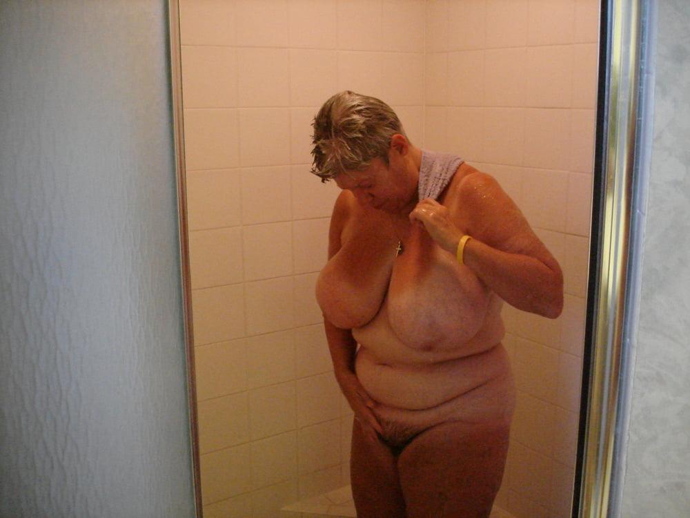 25P Amazing Granny Boobs