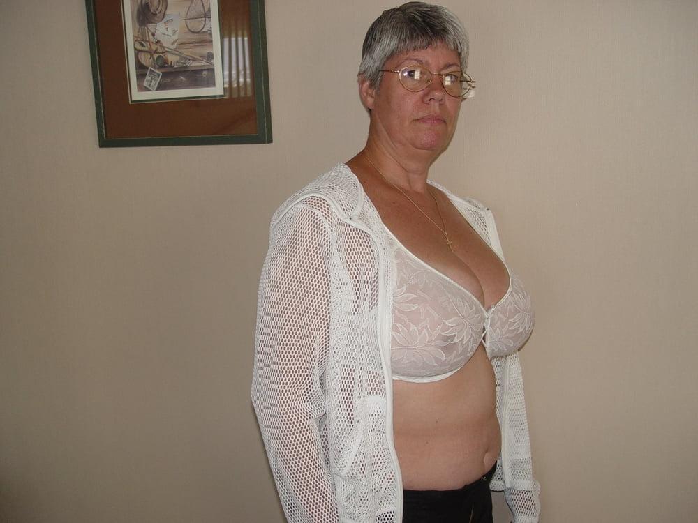 25P Amazing Granny Boobs