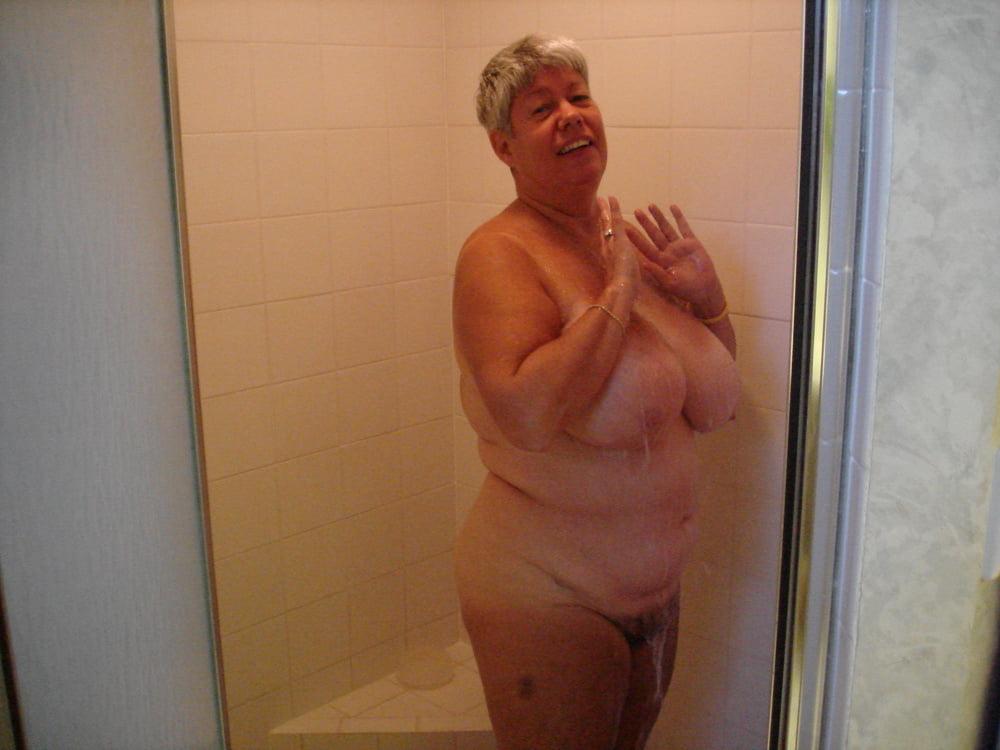 25P Amazing Granny Boobs