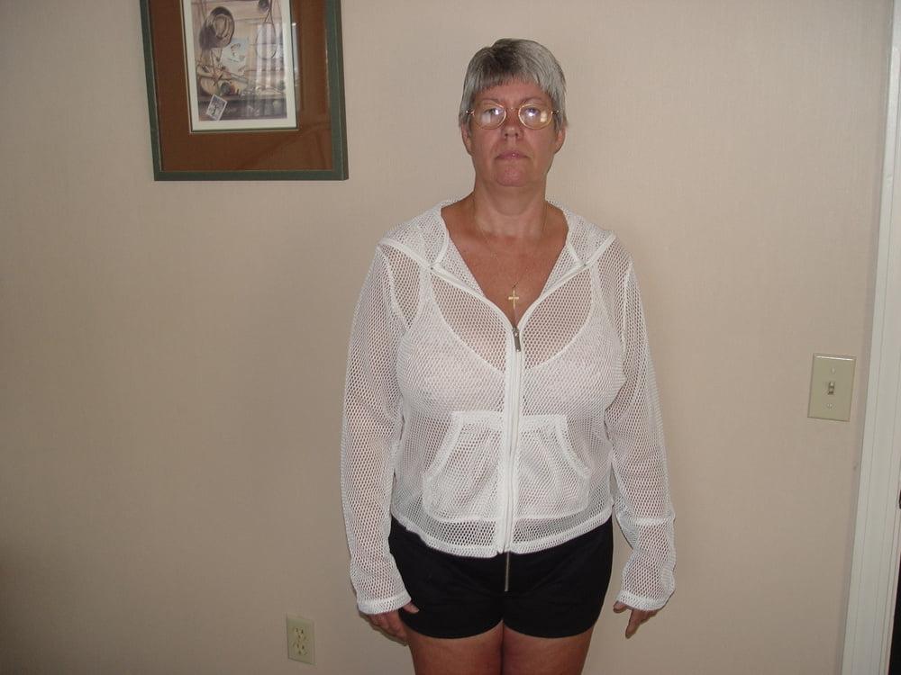 25P Amazing Granny Boobs
