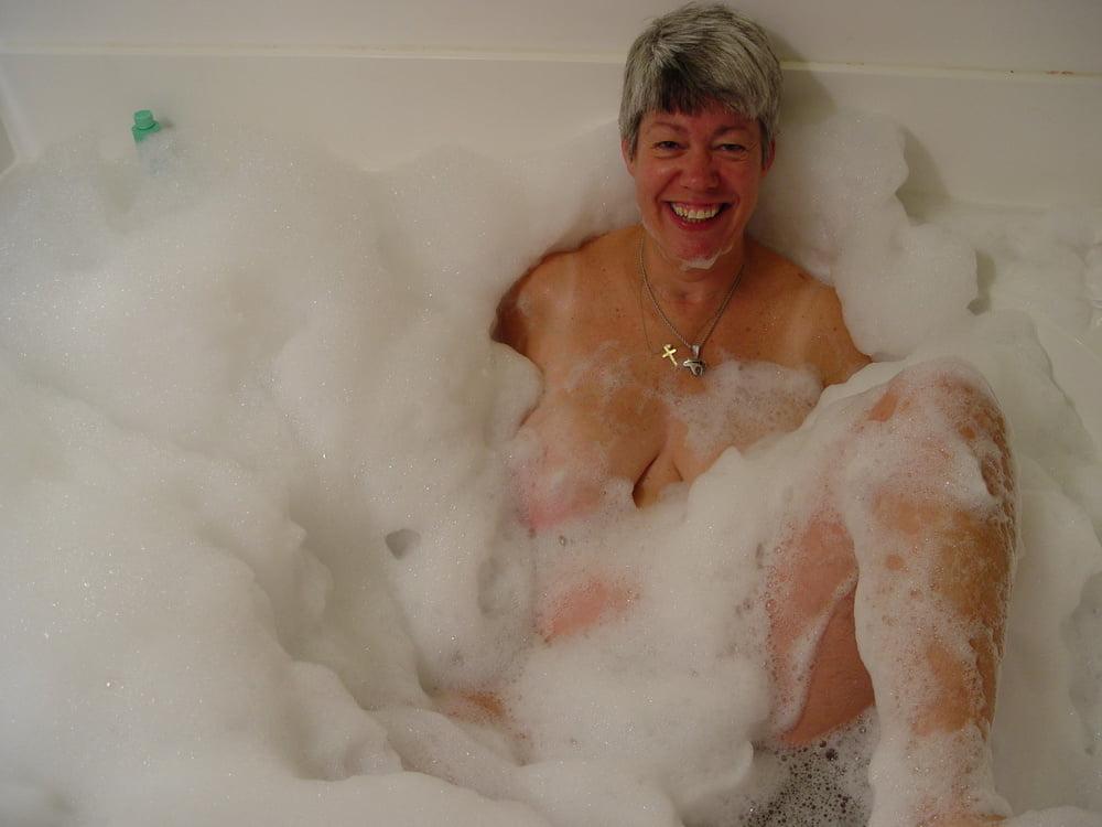 25P Amazing Granny Boobs