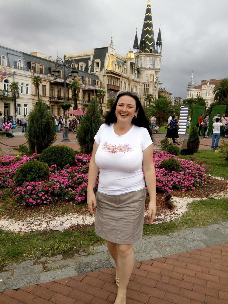 15P Busty Russian Woman 3691