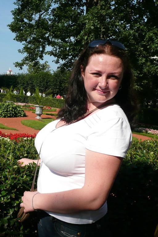 15P Busty Russian Woman 3691