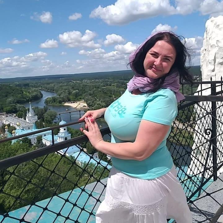 15P Busty Russian Woman 3691
