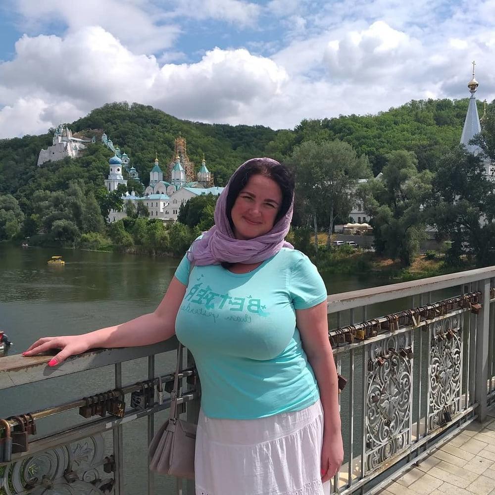 15P Busty Russian Woman 3691