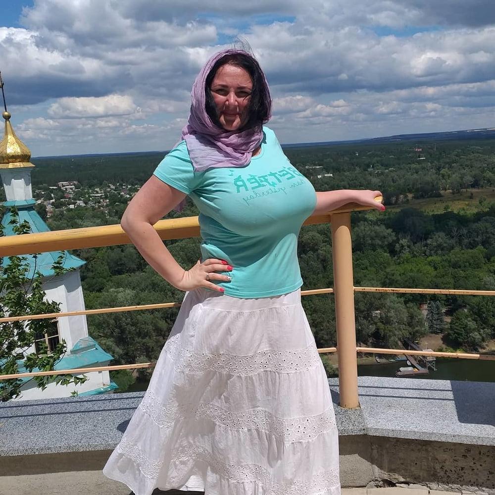 15P Busty Russian Woman 3691