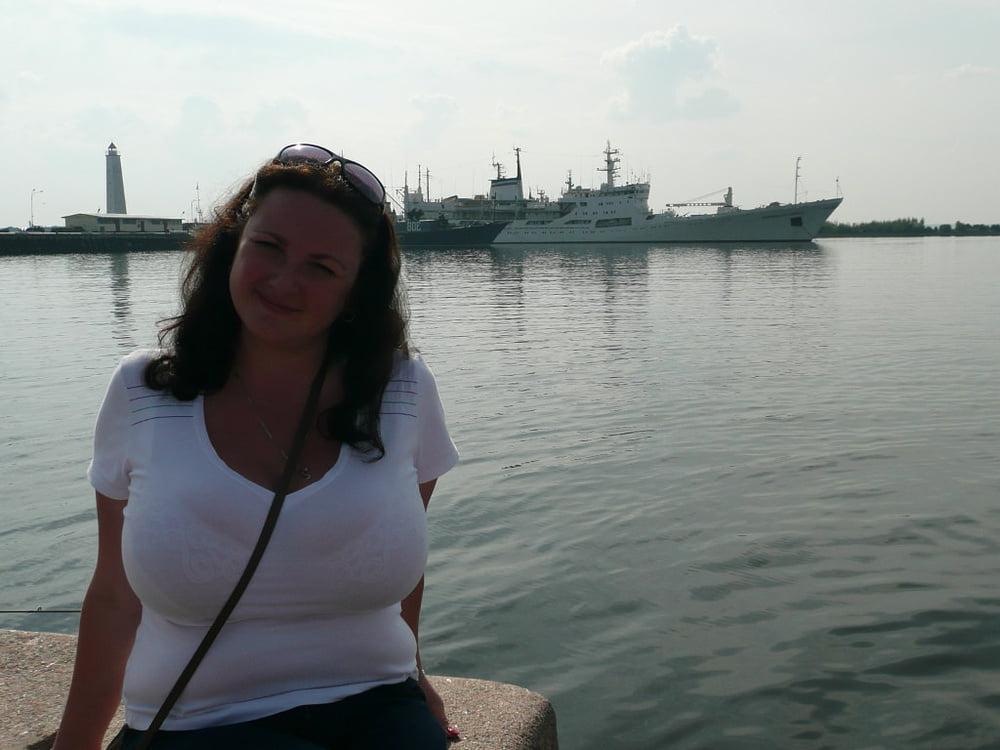 15P Busty Russian Woman 3691