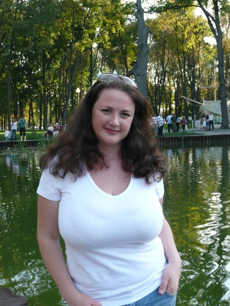 15P Busty Russian Woman 3691