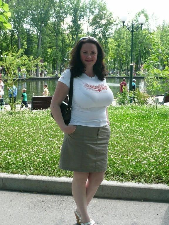 15P Busty Russian Woman 3691