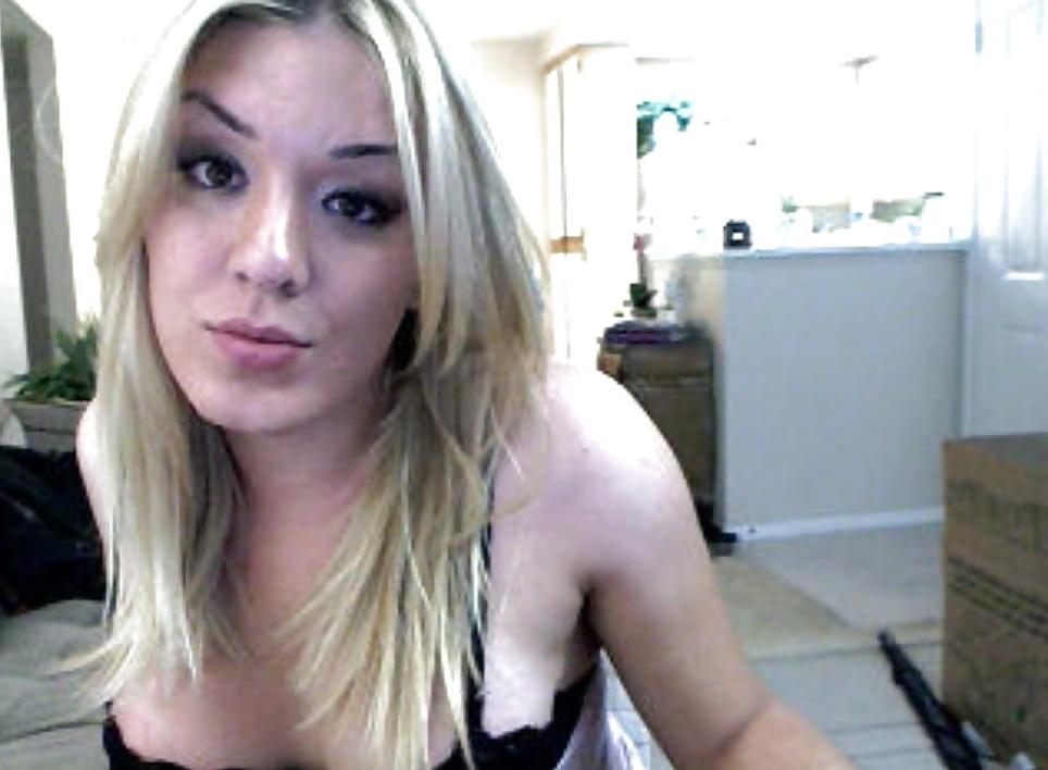 15P HOT Blonde Gurl Shows Off Her Butt DEEDA1515
