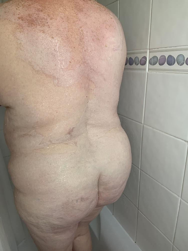 20P My BBW wife in the shower and getting ready