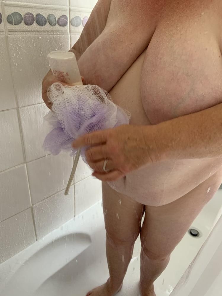 20P My BBW wife in the shower and getting ready