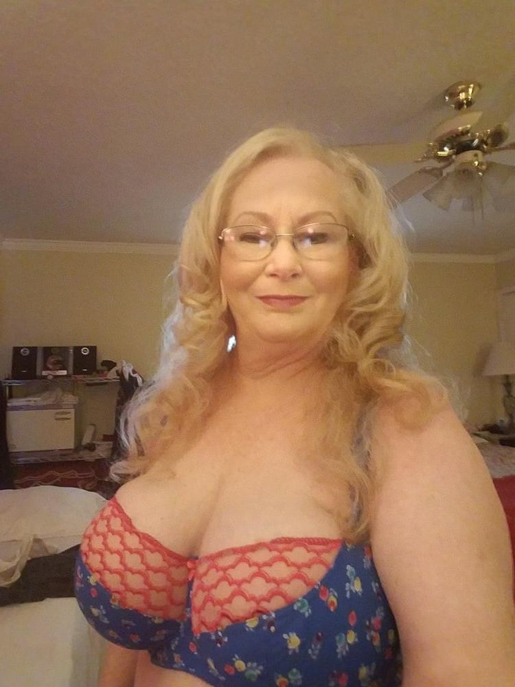 14P Amazing Granny Boobs
