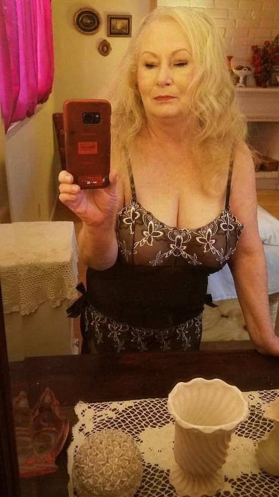 25P Amazing Granny Boobs - Michelle