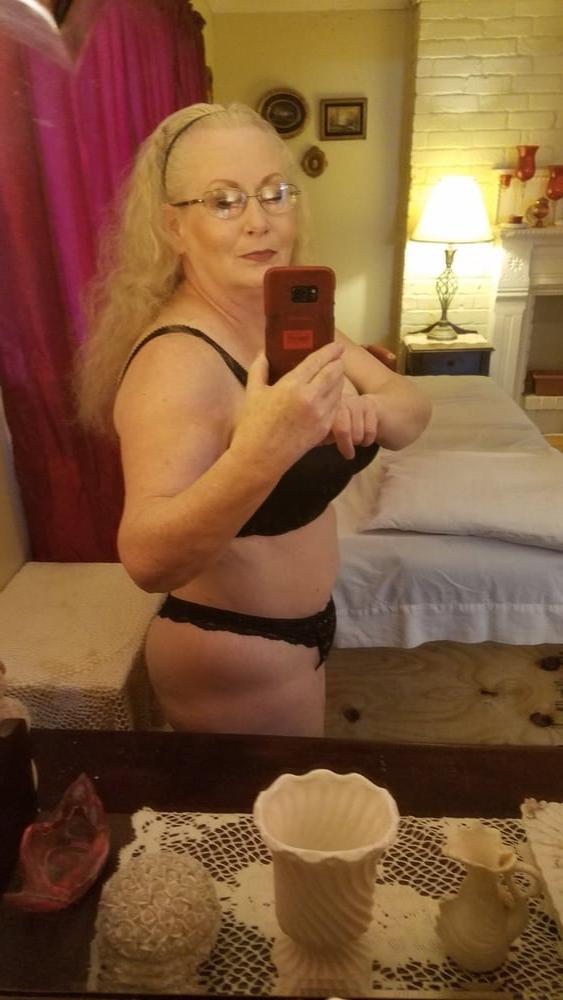 25P Amazing Granny Boobs - Michelle