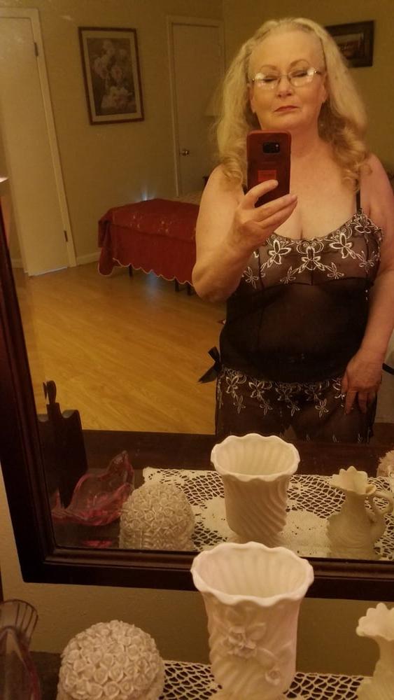 25P Amazing Granny Boobs - Michelle
