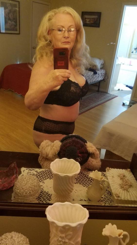 25P Amazing Granny Boobs - Michelle