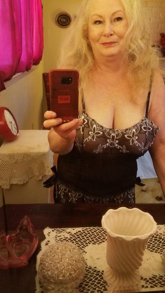 25P Amazing Granny Boobs - Michelle