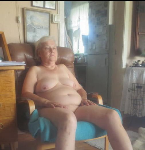 25P old granny likes to strip off