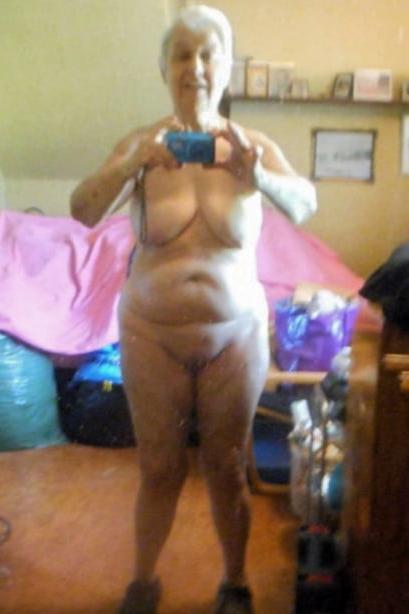 25P old granny likes to strip off