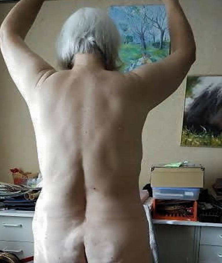 25P old granny likes to strip off