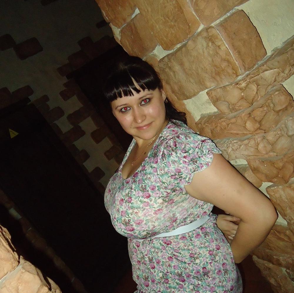 13P Busty Russian Woman 3692