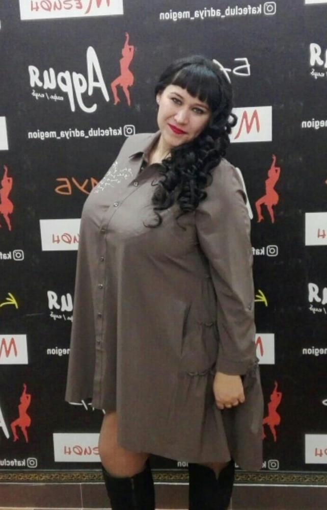 13P Busty Russian Woman 3692