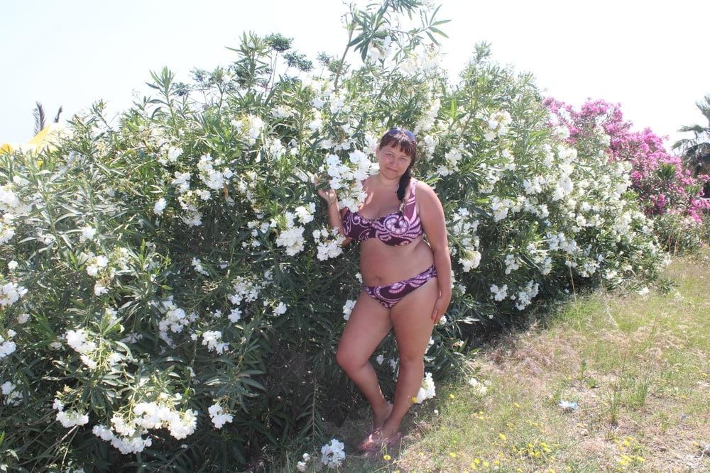 13P Busty Russian Woman 3692
