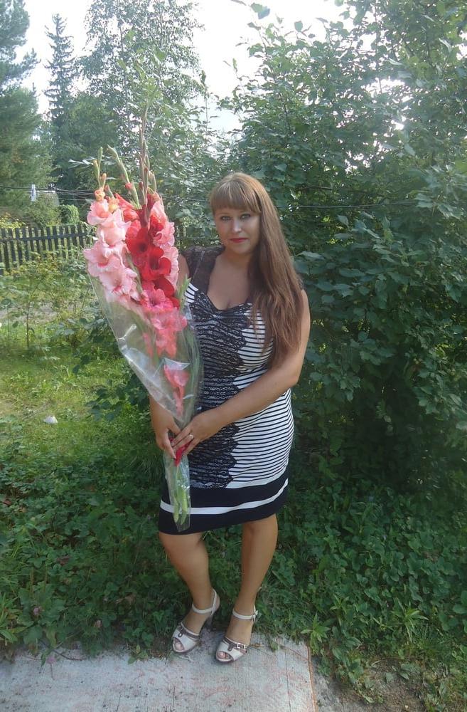 13P Busty Russian Woman 3692