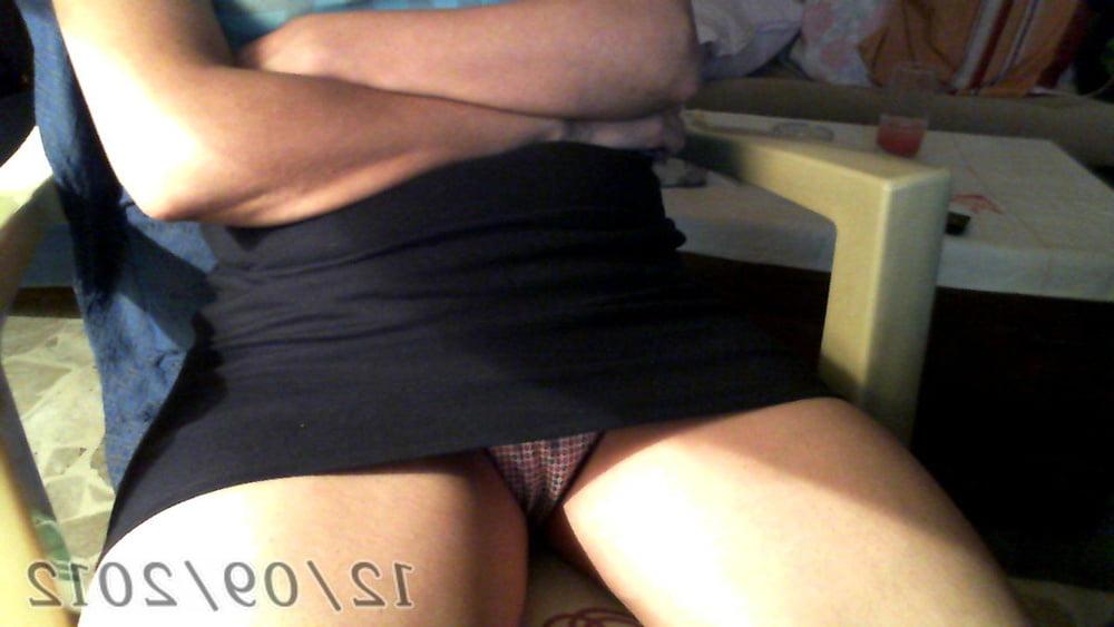 25P EX Girl Friend, upskirt