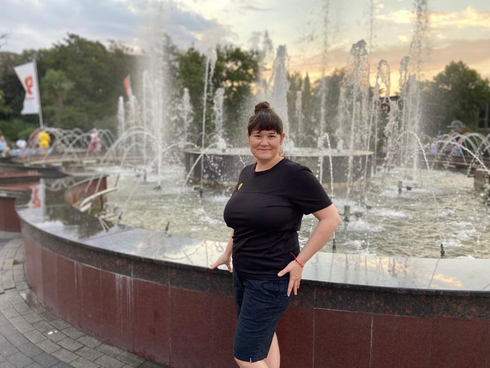 10P Busty Russian Woman 3686