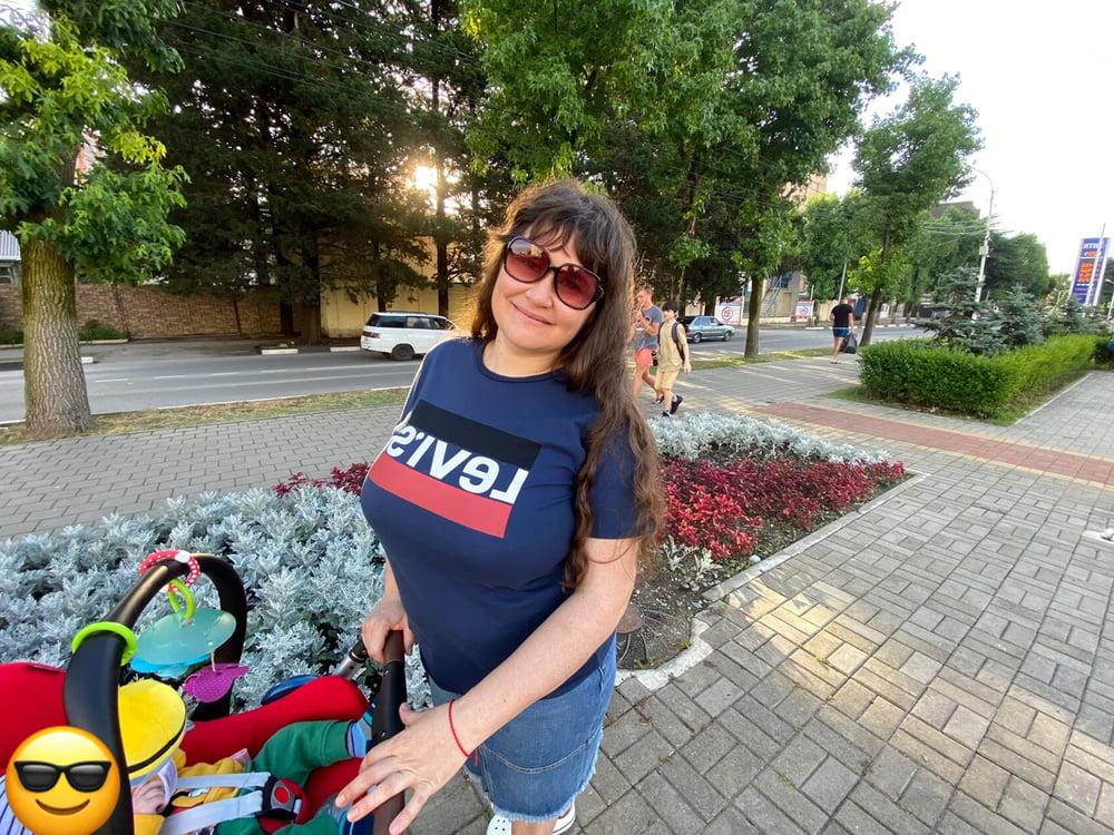 10P Busty Russian Woman 3686